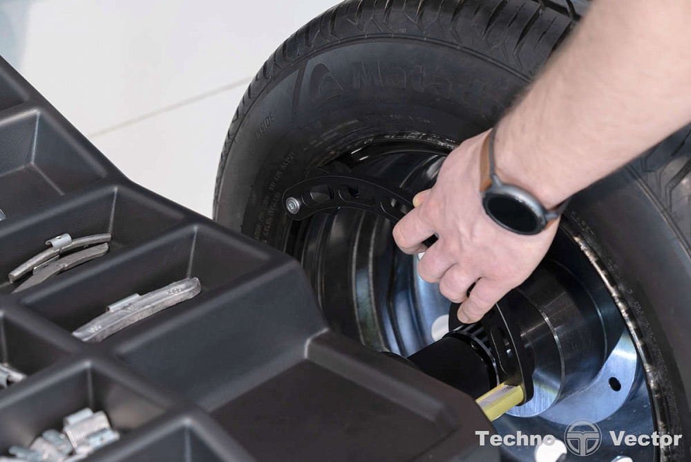 Стенд балансировочный модель iPRO BM3